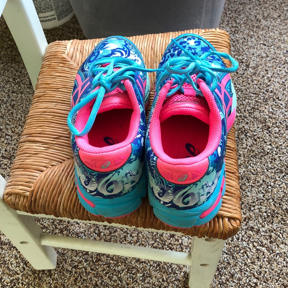 Girls size 4 ASICS sneakers worn once